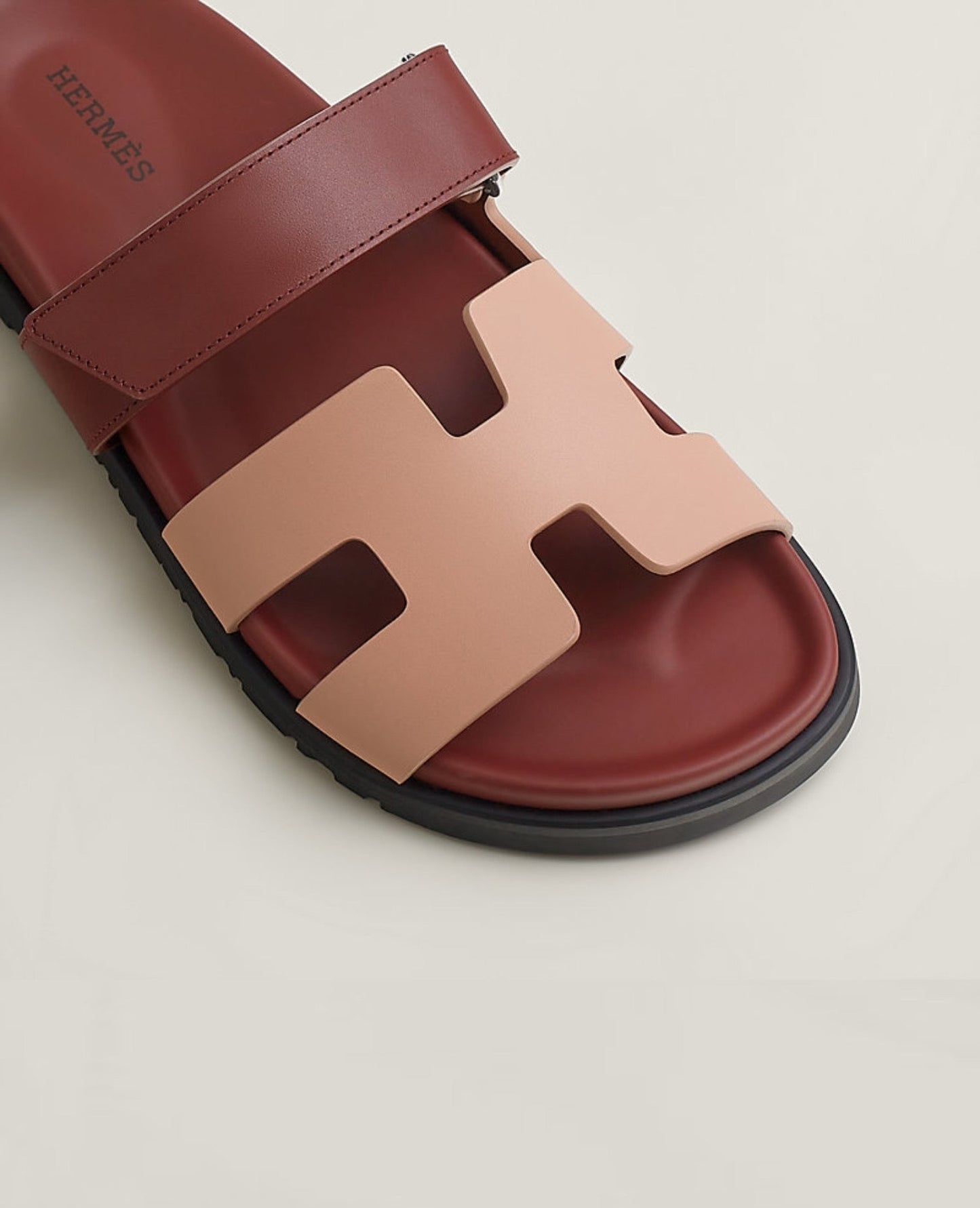 Hermès Chypre Sandal Beige Perlino / Rouge H